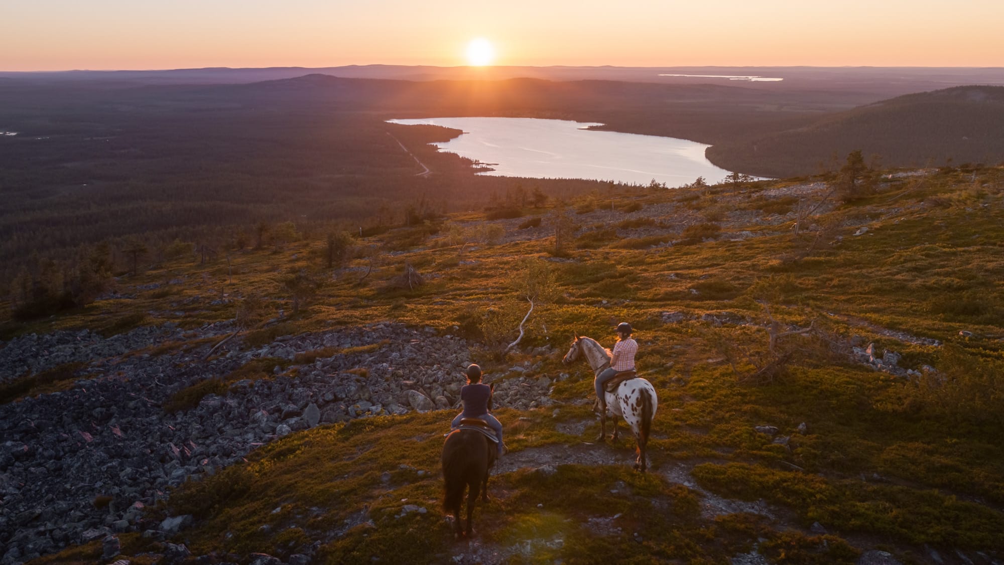 Kesäratsastusta Suomen Lapissa